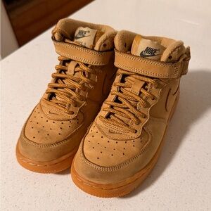Nike Air Force 1 Mid LV8